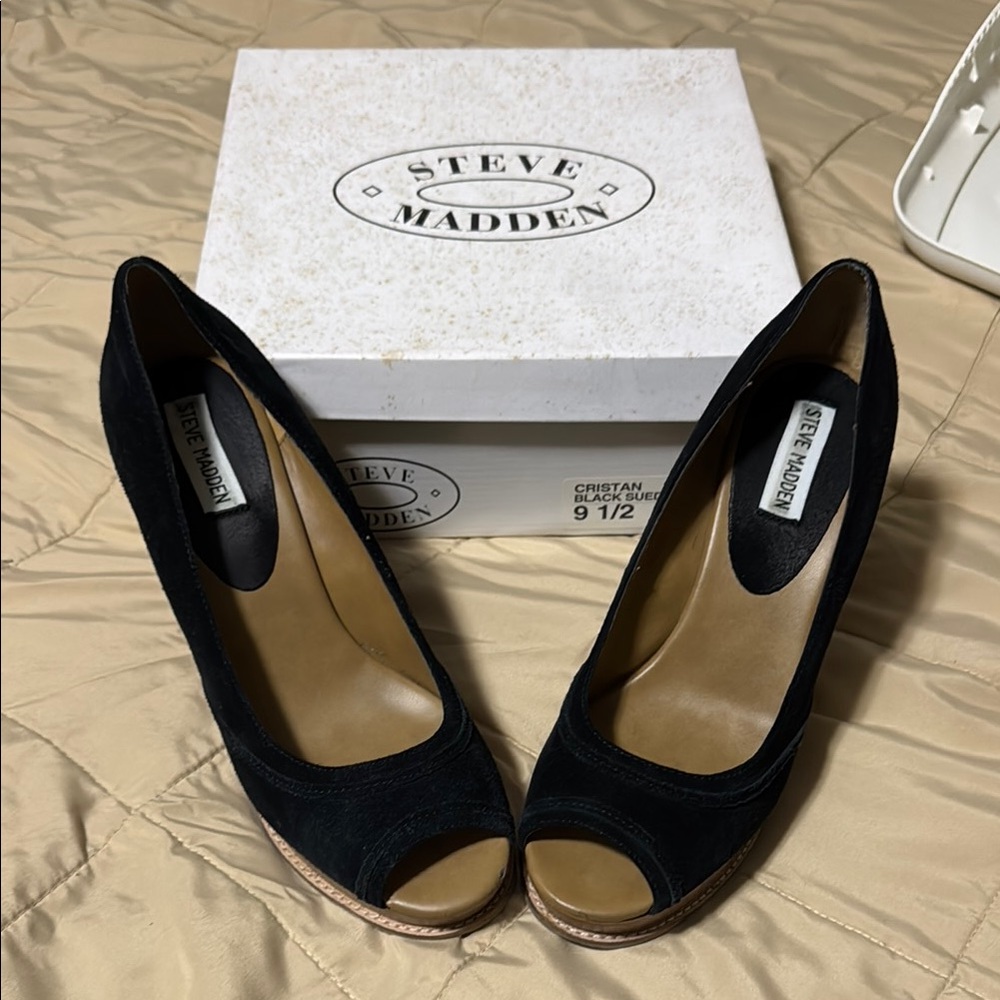 Vintage Steve Madden Black Peep Toe Suede Heels